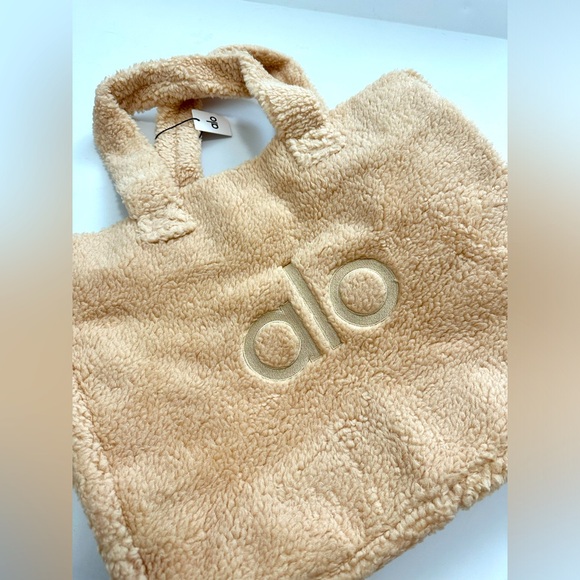ALO Foxy Sherpa Tote - Picture 5 of 7